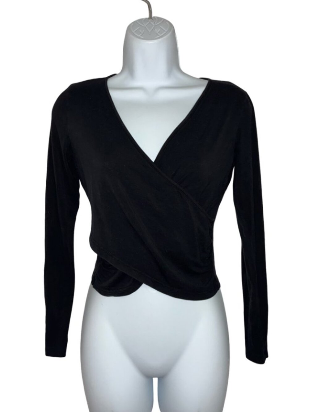 Sz.M*Vetior*Black Surplice-Style Cropped Top
